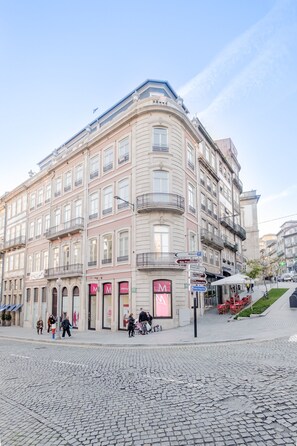 Exterior - Boutique Rentals - Toledo's One & Only Apt in Ribeira (Porto)