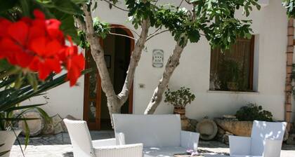 Holiday home il Cortile sea swimming pool Custonaci Cornino