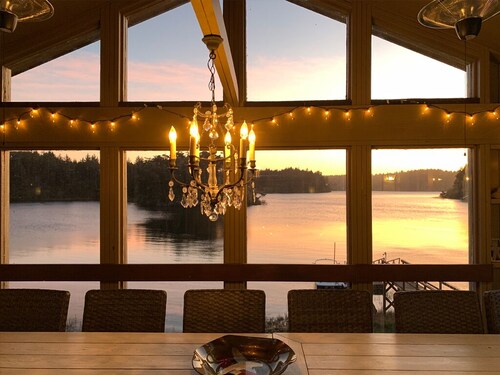 Luxurious Lake-Front Home with kayaks, SUPS, boat dock, hot tub, pool table...
