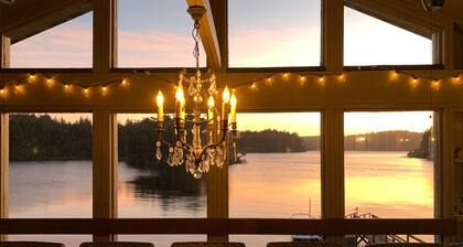 Luxurious Lake-Front Home with kayaks, SUPS, boat dock, hot tub, pool table...