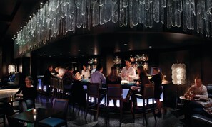 Bar (on property) - 5-Star, 2br+den Luxury Residence at the Sebastian in center of Vail Village (Vail)