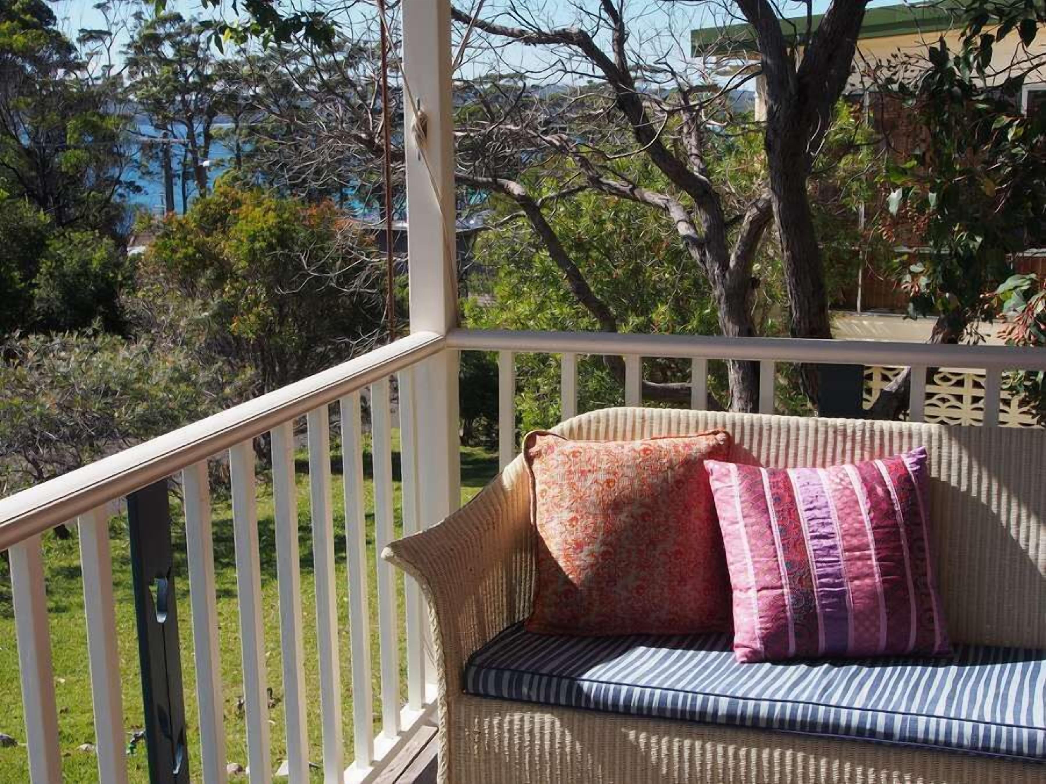 Tiptoe - charming cottage - fire - unlimited wifi - foxtel