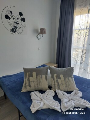 1 dormitorio, tabla de planchar con plancha, cuna de viaje y wifi gratis