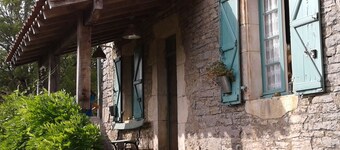 Country cottage with swimming pool in the Quercy Regional Park