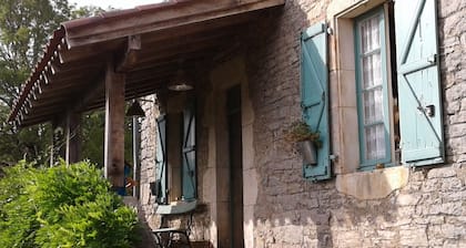 Country cottage with swimming pool in the Quercy Regional Park