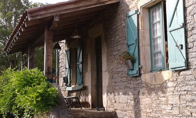 Country cottage with swimming pool in the Quercy Regional Park