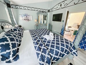 4 bedrooms, desk, iron/ironing board, travel cot