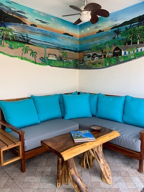 TV - Newly Remodeled Condo MS #1 With 200MB Internet (Coco)