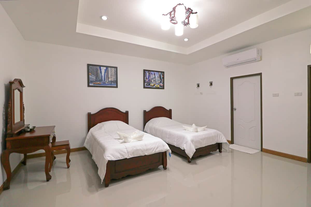 Standard Twin Room with Mountain View | Free WiFi