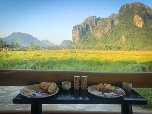 Free daily cooked-to-order breakfast  - Padaeng Mountain View Resort (Vang Vieng)
