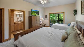 3 bedrooms, desk, iron/ironing board, free WiFi