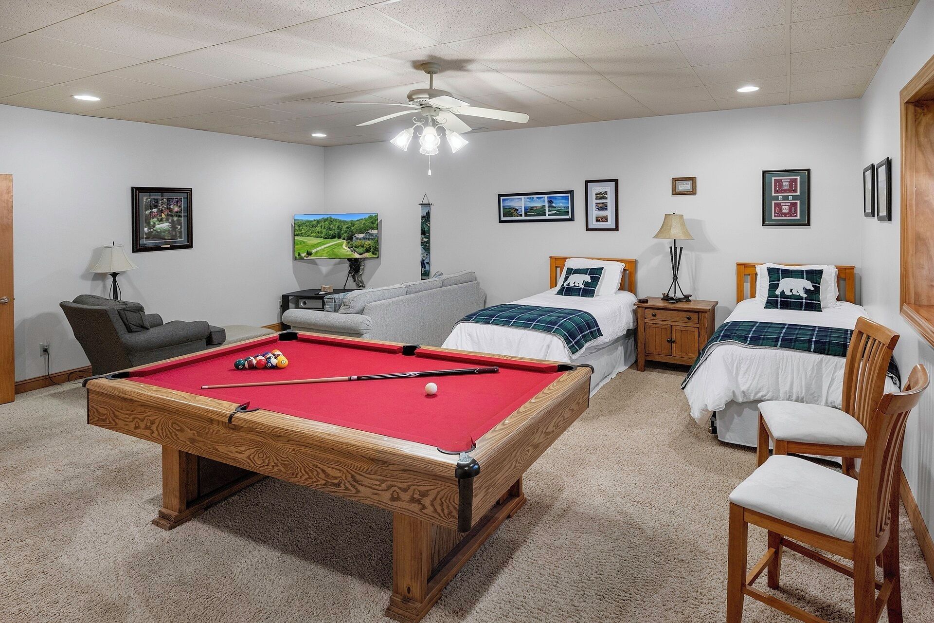 Large & Luxurious Condo in Smoky Mountain Country Club with Washer & Dryer!