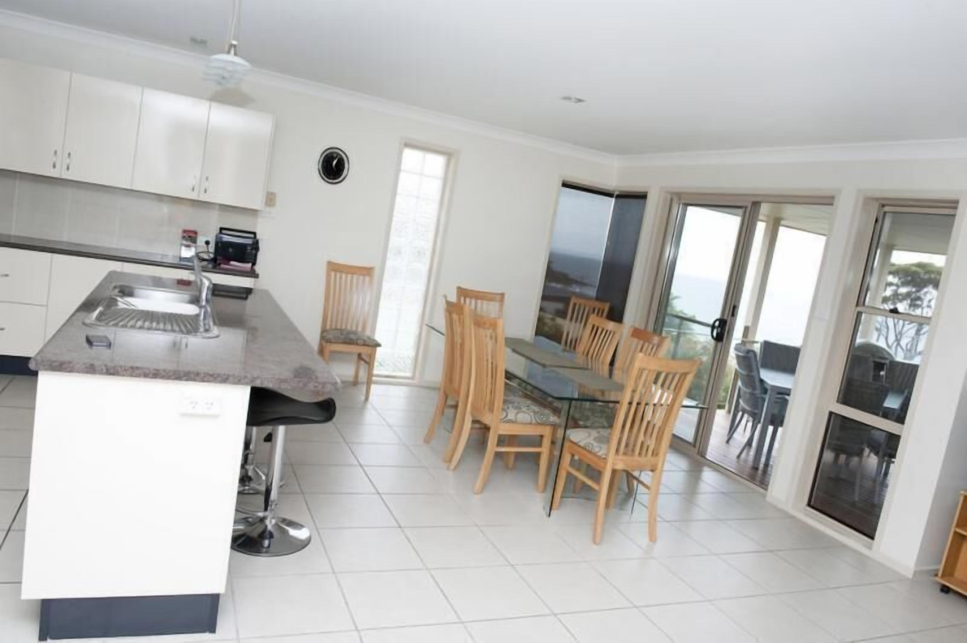 Footprints at Hyams - minutes from beach. 4pm checkout on Sundays