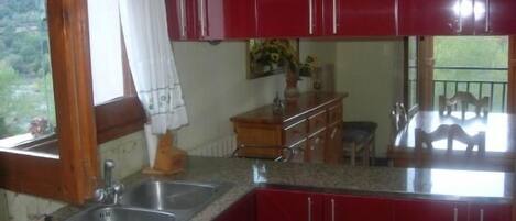 Réfrigérateur, micro-ondes, four, lave-vaisselle