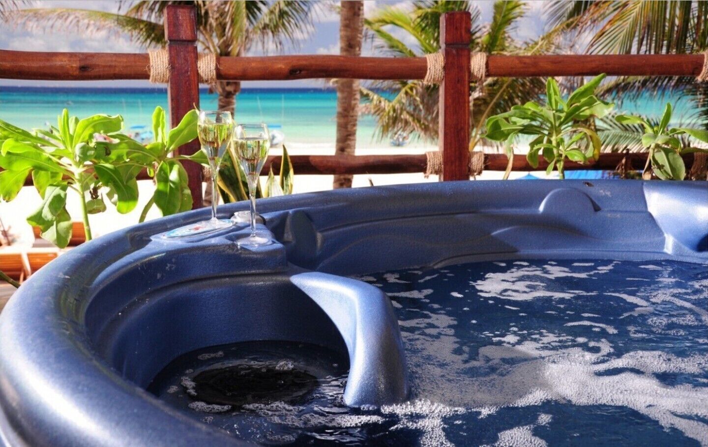 Tina de hidromasaje al aire libre