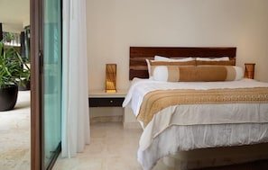 3 bedrooms, in-room safe, iron/ironing board, WiFi