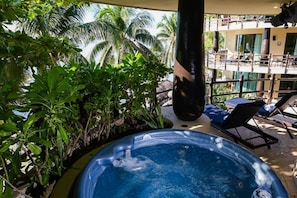 Bañera de hidromasaje exterior