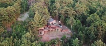 SECLUDED, nueva cabaña artísticamente construida, Hampshire Hill, New Sharon, ME