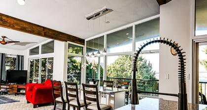 Lg House w beautiful River View 2 stories, 5bd3bth