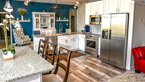 A modern kitchen with white cabinets, a stainless steel refrigerator, and a granite countertop. - Lg House w beautiful River View 2 stories, 5bd3bth (Kennewick)