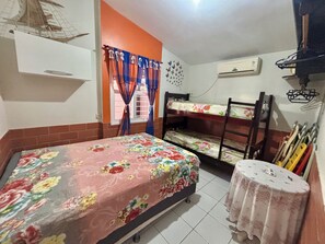 3 habitaciones, tabla de planchar con plancha y wifi gratis 