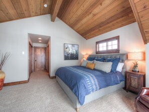 5 bedrooms, iron/ironing board, Internet, bed sheets