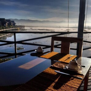 บังกะโล, วิวทะเลสาบ | วิวทะเลสาบ