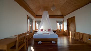 Bungalow, Lake View | In-room safe, desk, free rollaway beds, free WiFi