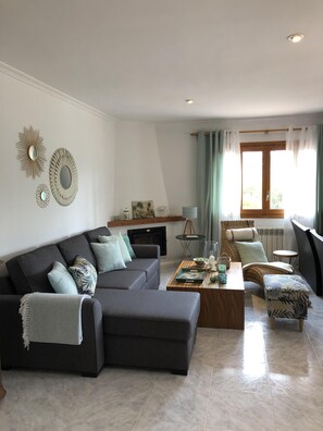 TV, fireplace - Nice and quiet apartment near the beach (Murada)