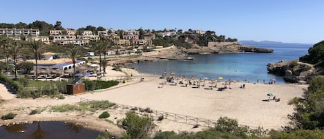 Una spiaggia nelle vicinanze, teli da spiaggia