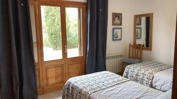 2 bedrooms, iron/ironing board, WiFi (free), bed sheets