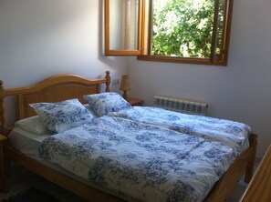 2 chambres, fer et planche à repasser, Wi-Fi gratuit, draps fournis