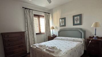 5 Schlafzimmer, Bügeleisen/Bügelbrett, Bettwäsche, Rollstuhlgeeignet