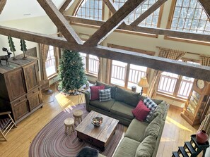 TV connectée, cheminée, lecteur de DVD, chaîne hi-fi