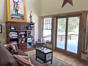 Smart TV, fireplace, DVD player, stereo