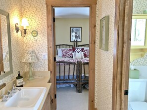 5 bedrooms, iron/ironing board, travel cot, free WiFi