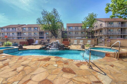 Monthly Reservations Available | Beyond the River | King Bed | 2-Story | WiFi