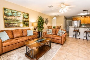 TV - Rest Ashored | 4bdr | King Bed | 2-Story | WiFi (New Braunfels)