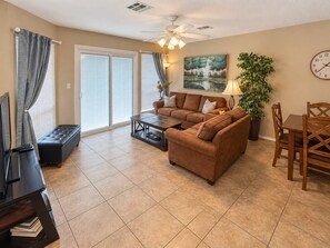 Living area - Rest Ashored | 4bdr | King Bed | 2-Story | WiFi (New Braunfels)