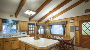 Private kitchen - (19B) Yosemite Retreat in the Meadows at The Redwoods In Yosemite (Wawona)