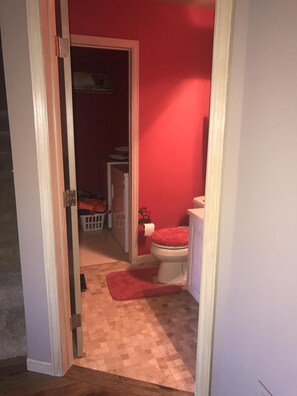 ヘアドライヤー、タオル、石鹸、シャンプー