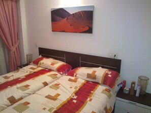 2 slaapkamers, een strijkplank/strijkijzer, beddengoed
