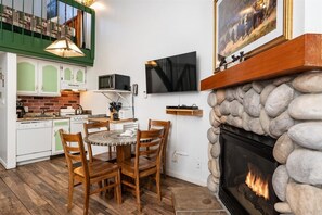 Dining - (A204) Loft Condominiums (Yosemite National Park)