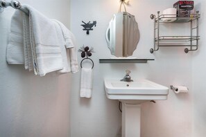 Bathroom - (A204) Loft Condominiums (Yosemite National Park)