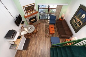 TV, fireplace