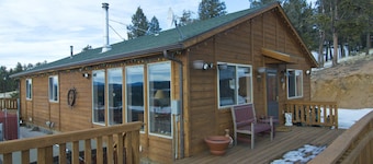 Cabin, Dog Friendly, Hot Tub, Views, 6 acres, Wheelchair Accessible