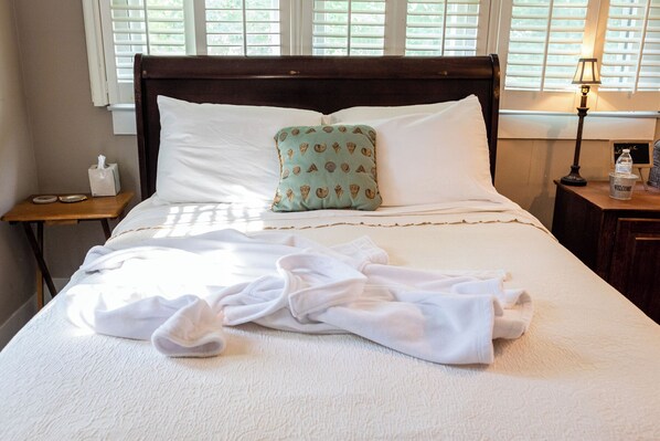 1 bedroom, iron/ironing board, bed sheets