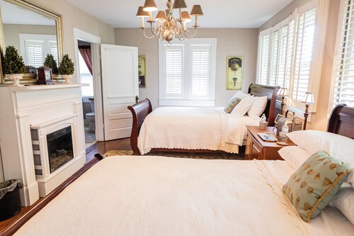 Guest House of Kentucky (2 Queens - 1st Floor)