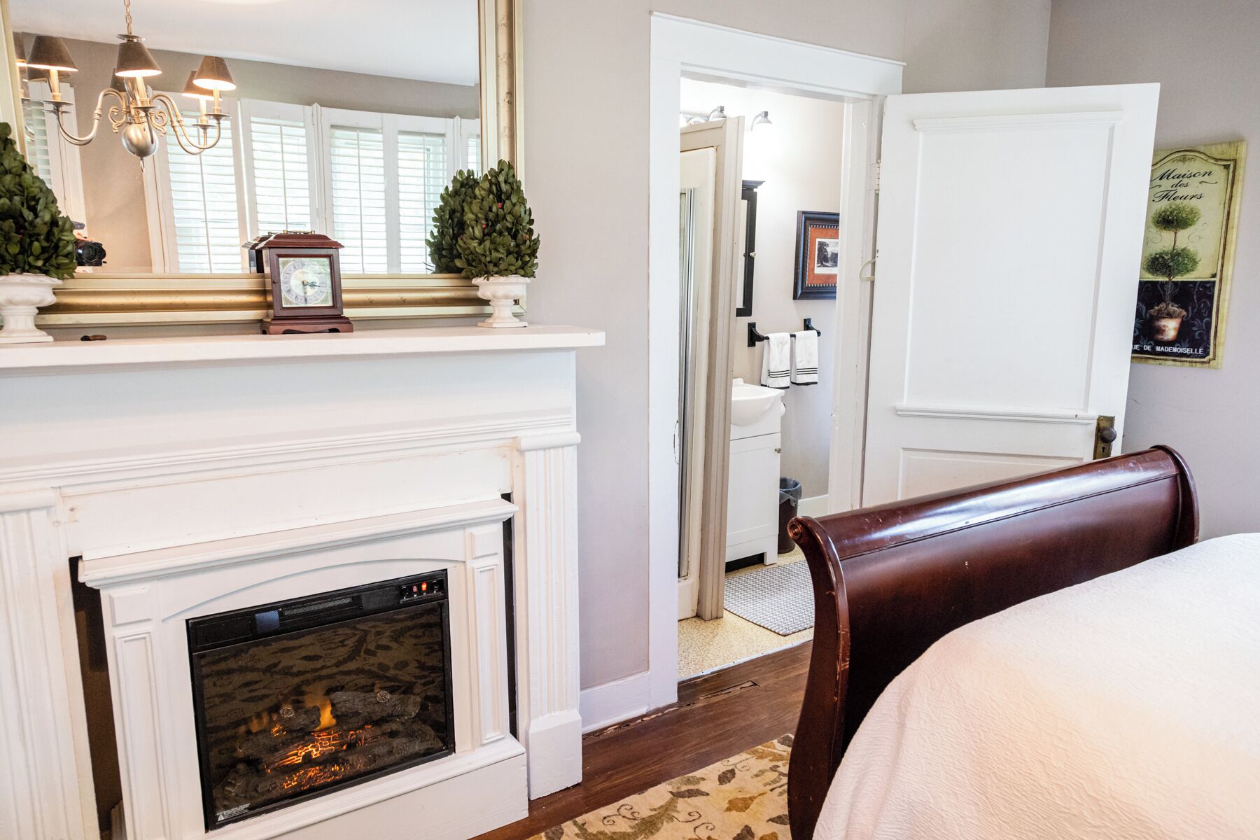 1 多间卧室、熨斗/熨衣板、床单