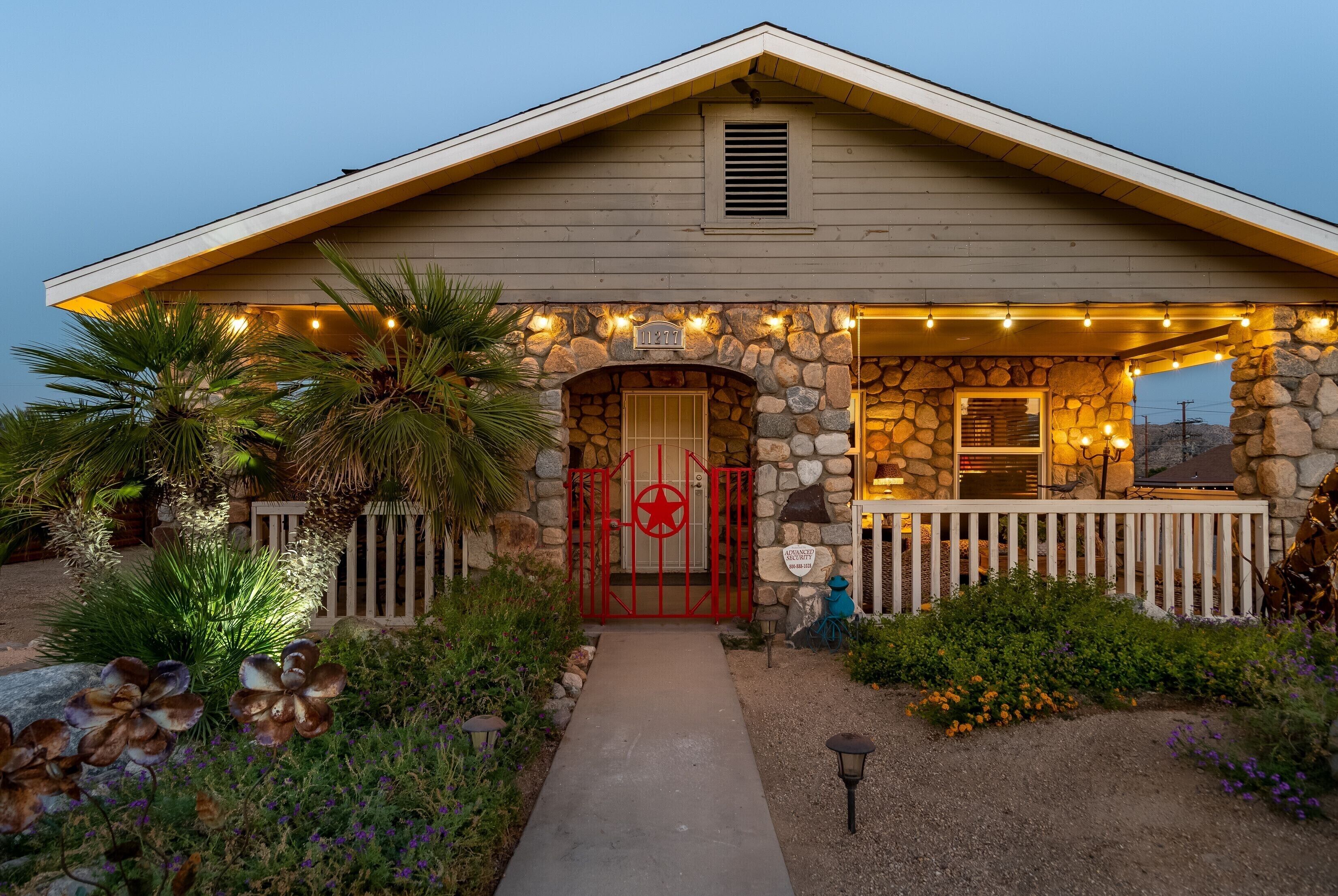 BOBBYSUE’S ROCK HOUSE RANCH NESTLED BETWEEN JOSHUA TREE AND PALM SPRINGS